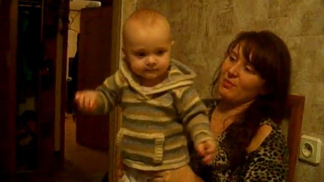 танцы ребенка под песню мамы)))) смотреть онлайн