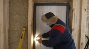 Установка входной металлической двери своими руками / Как установить дверь в каркасном доме