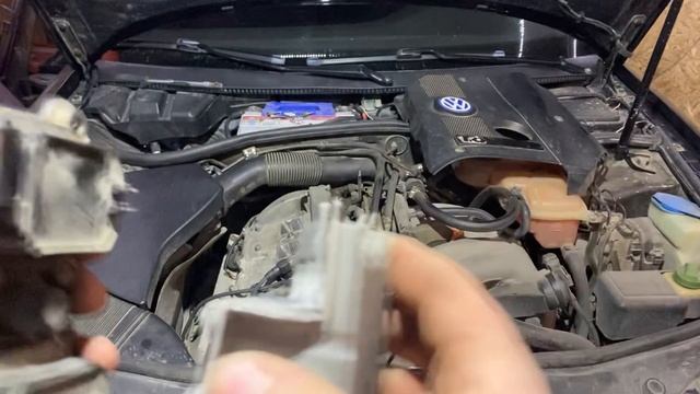 Фольсваген пассат Б 5 Троит Двигатель ADR 1,8 125 Сил смотреть онлайн