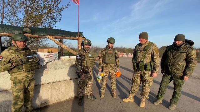 Друзья, мы встретили Пасху в зоне проведения специальной военной операции. смотреть онлайн