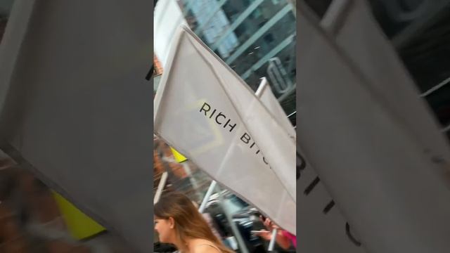-990356645.mp4