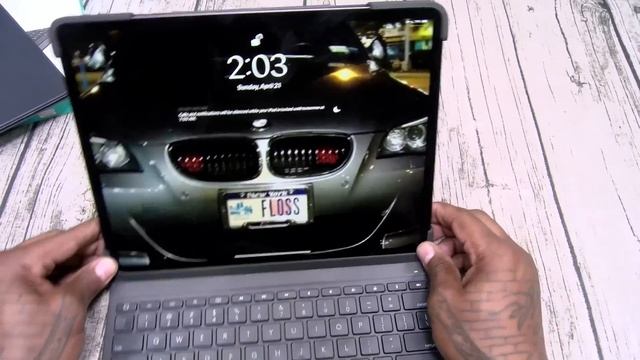 Logitech Slim Folio Pro - The Best iPad / iPad Pro Keyboard смотреть онлайн