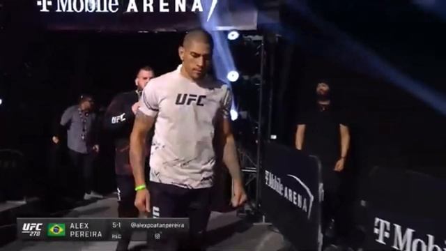 UFC Ring Girl Can’t Control herself when Alex Pereira weighs in ? #ufc276 смотреть онлайн