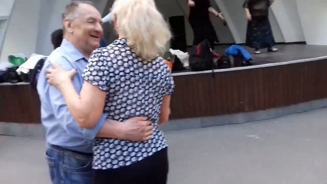 А я люблю тебя - мою чужую!!!Танцы в парке Горького!!! Харьков 2021 смотреть онлайн