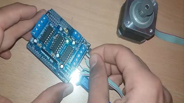 Epson تجربة محرك خطوي لطابعة STEPPER MOTOR NEMA 17 STP-42D221 смотреть онлайн