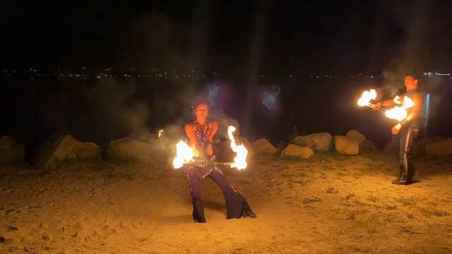Ravenwood's Fire Dance Duet Performance смотреть онлайн