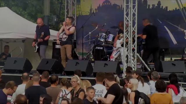Queentett - A Kind of Magic (Queen cover) смотреть онлайн