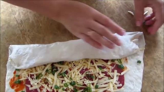 Вкусная пицца-рулет «Стромболи» / Безумно вкусная пицца! смотреть онлайн