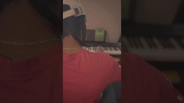 VFLOYD on Yamaha P45 смотреть онлайн
