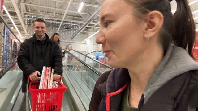 Влог / Не могу понять причины / Выбрались в Ашан за новогодними подарками