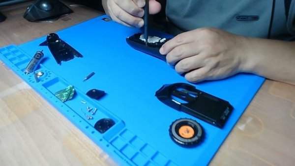 國際牌Panasonic ER-GC50/70電動剪髮器拆換電池步驟