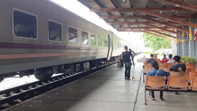 Hitachi 4516 ทำด่วนพิเศษทักษิณารัถย์ 32 จอดบ้านโป่ง special express train 32 смотреть онлайн