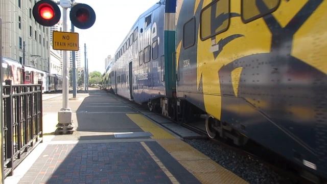 Amtrak and Coaster Passenger Trains around San Diego, CA смотреть онлайн