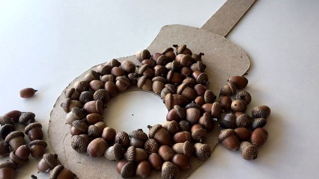 Поделка из желудей. Гитара. DIY How to make crafts from acorns and cones смотреть онлайн