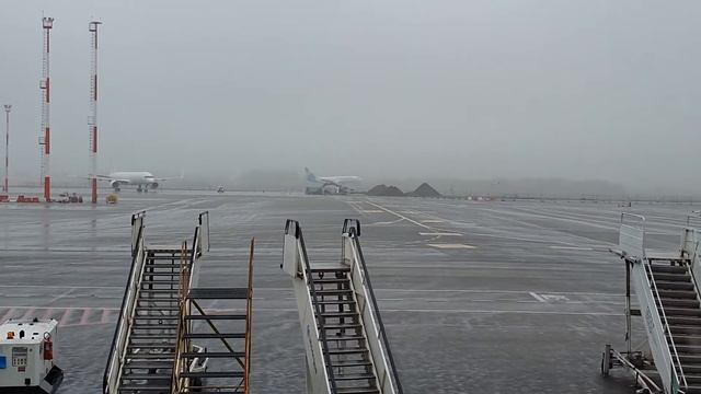 UIA/МАУ Boeing 737-800 UR-PSO, Vilnius International Airport (VNO) landing / посадка Вильнюс туман смотреть онлайн