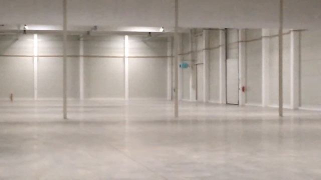 Cargo inside at Debrecen Airport смотреть онлайн