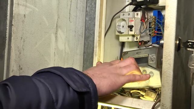 Специалисты мэрии и прокуратуры наведались на котельные из-за перебоев с теплом в домах горожан смотреть онлайн