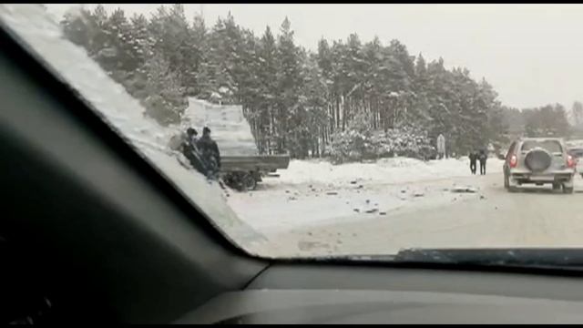 В Волжске (Марий Эл) на Мамасевской горе столкнулись три автомобиля смотреть онлайн
