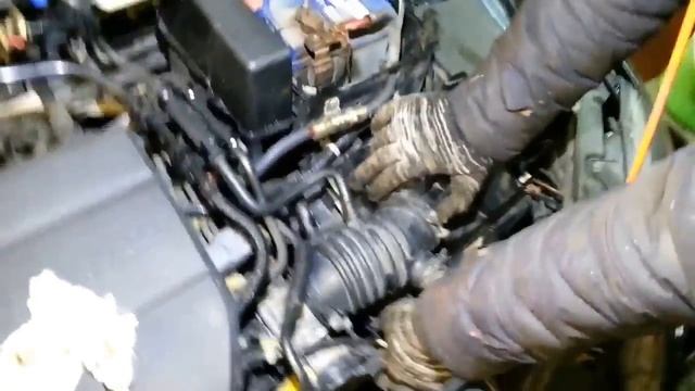 Мазда 3 2.0 Замена воздушного фильтра. смотреть онлайн