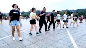 Казахский Махаббат Очень красивая музыка с танцем.