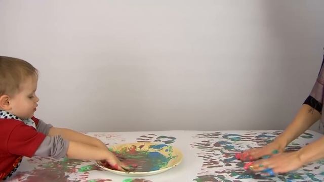 Веселый челлендж с красками Игра с красками рисование и челендж с родителями Детский Влог смотреть онлайн