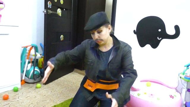 Дарина СЛОМАЛА ПЫЛЕСОС и пылесос стал РАДИО! Веселый МАСТЕР забыл набор инструментов для детей смотреть онлайн