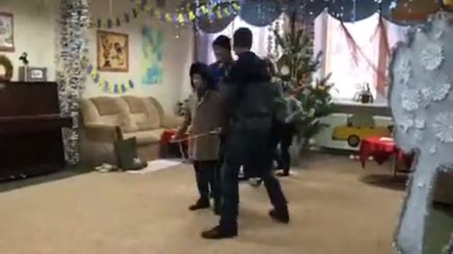Новогодняя презентация 4 класс Кристаллик смотреть онлайн