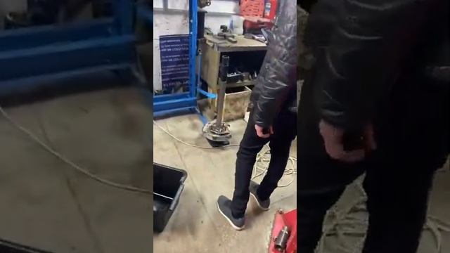 Ремонт Тойота Ленд Крузер Прадо в Севастополе Замена подшипника задней полуоси. смотреть онлайн