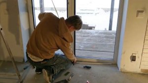 Как радикально устранить провисание пластиковых дверей и окон. Вытворяшки