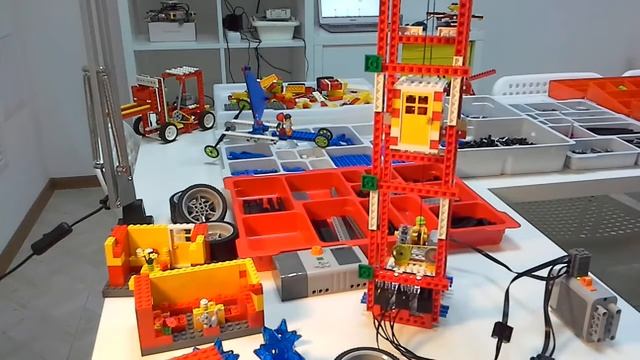 Робототехника в клубе ЛегоКласс Лифт на базе конструктора LEGO WeDo смотреть онлайн