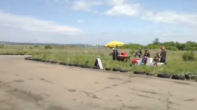 Гонки на мопедах. Харьков..mp4 смотреть онлайн