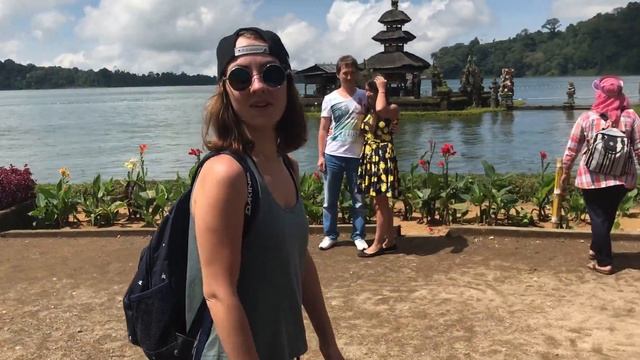 Храм на озере Братан / Temple near Bratan lake смотреть онлайн