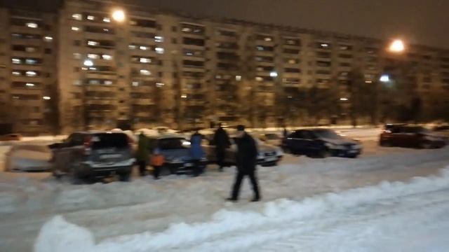 Автовладельцы не могут заехать во двор. смотреть онлайн