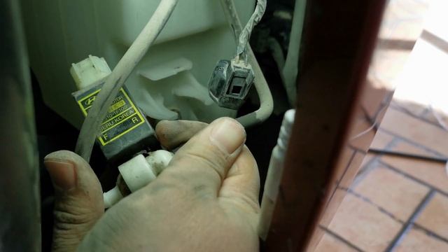Kia Carnival/Sedona 2013 Windshield Washer Pump Replacement смотреть онлайн
