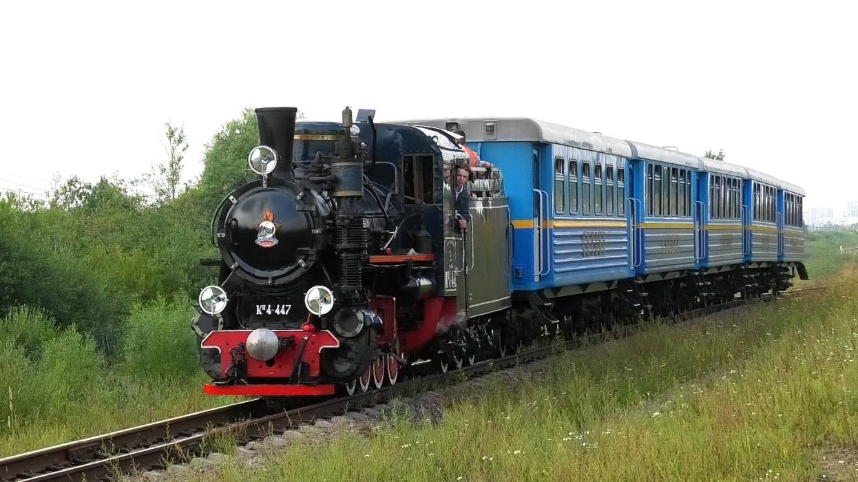 Паровоз Кп4-447 с фирменным поездом "Сказка" Молодежная - Царскосельская