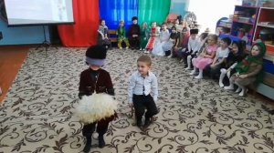 Дагестанская игра "Надень папаху" в старшей группе