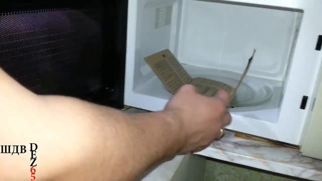Как приготовить попкорн в МАЛЕНЬКОЙ микроволновке! смотреть онлайн