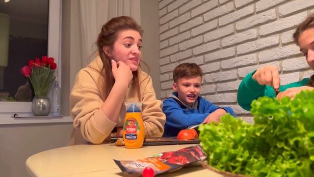 24 ORE MÂNCĂM MÂNCARE GIGANTICĂ/ Challenge смотреть онлайн