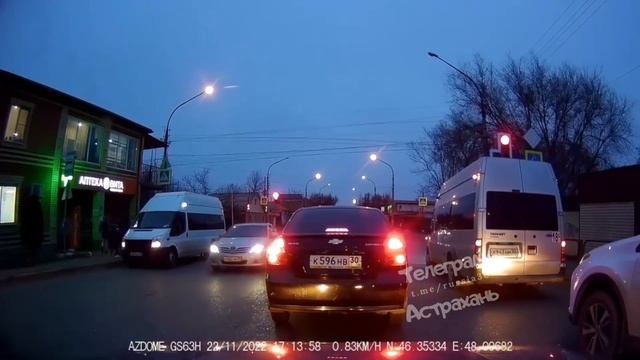 Водителя маршрутки в Астрахани наказали за проезд на красный свет смотреть онлайн