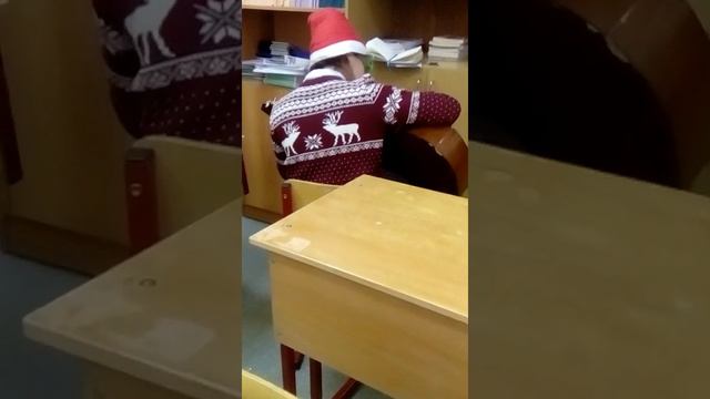 БОМЖ в школе? Нет это гитарист? смотреть онлайн