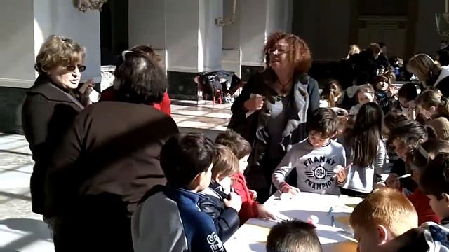 Scuole elementari di Marano e Quarto nell'ambulacro di Palazzo Reale, Napoli - 19-02-2013 смотреть онлайн