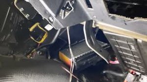 Шевроле Нива с кондиционером, замена радиатора отопителя салона..mp4