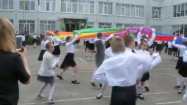 Выпускной из начальной школы 24.05.2017 Харьков, СШ №17. Танец всех выпускников смотреть онлайн