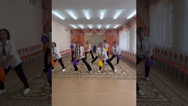 Творческий номер педагогов ДОУ, тема:"Воспитатель - он волшебник" смотреть онлайн