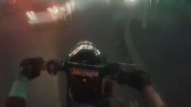 обгон Subaru на заднем Yamaha jog :D смотреть онлайн