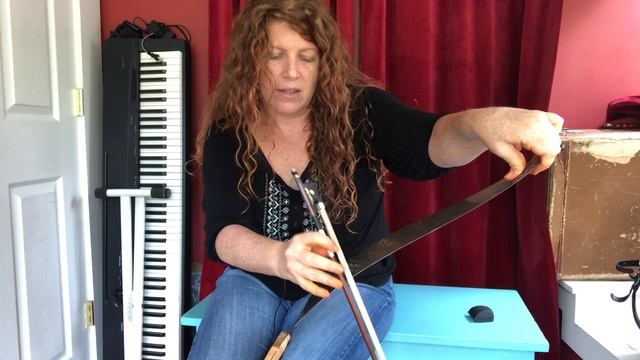 Tutorial: How to play the musical saw for beginners смотреть онлайн