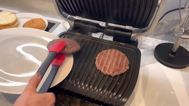 Готовим бургер Wagyu на гриле Tefal Optigrill Elite смотреть онлайн