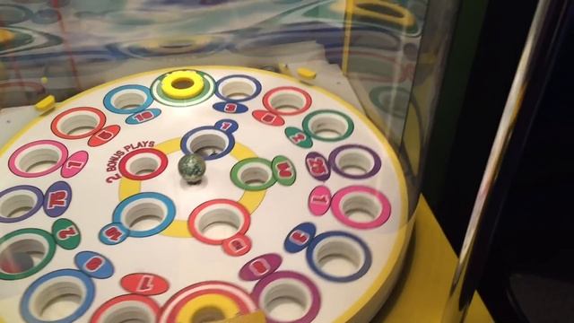Grotto's Grand Slam Arcade Adventure - Plucky Duck Claw Machine & More Fun Games смотреть онлайн