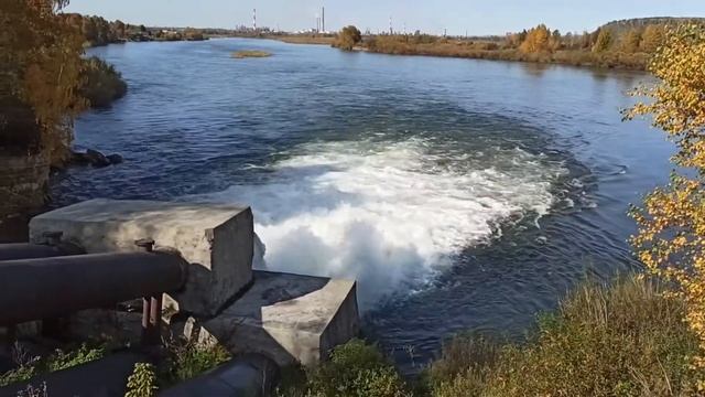 Россия. Сибирь. г.Ангарк, д.Зуй, п.Мегет. 24.09.20г. водосброс воды в р.Ангара ТЭЦ-10. смотреть онлайн
