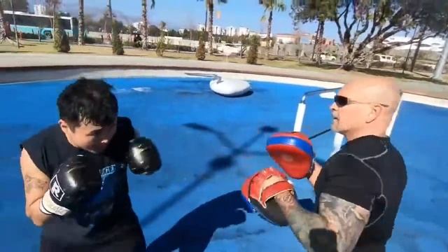 Элай Темиров: Бокс - ловим момент, правый боковой #ЭлайТемиров #ElaiTemirov #Boxing #Бокс #Спорт смотреть онлайн